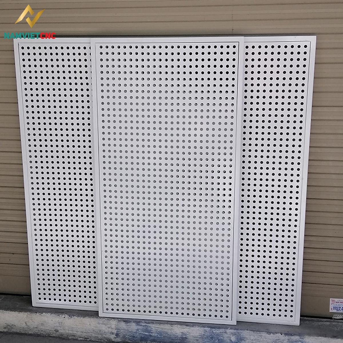 Tấm thép đục lỗ
