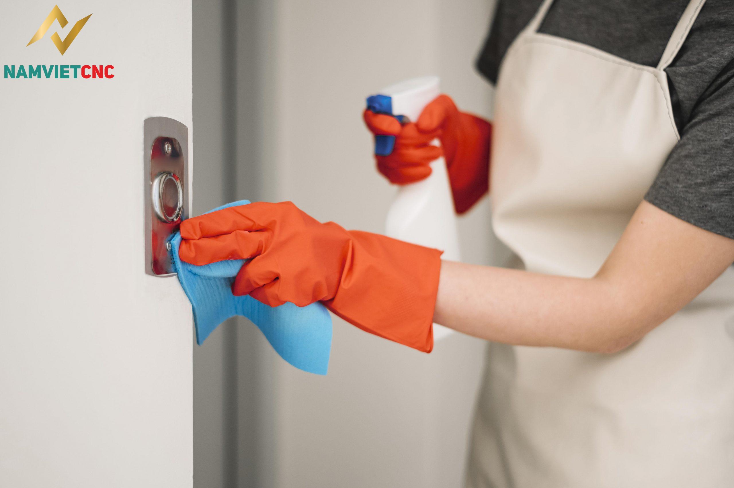 Những lưu ý khi vệ sinh thang máy