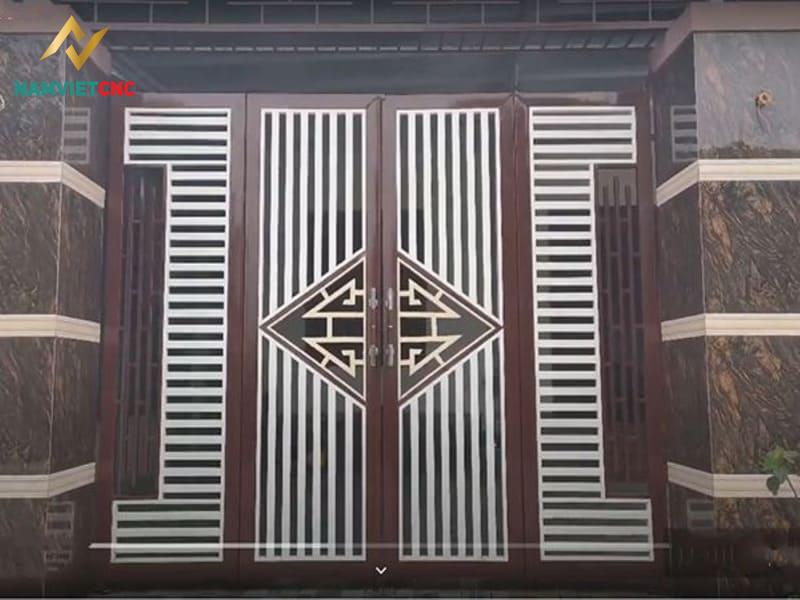 phương pháp thông thường để đo kích thước cổng sắt 4 cánh là dựa trên thước Lỗ Ban