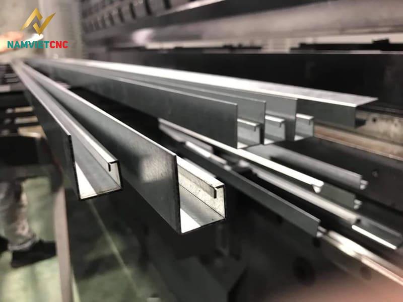 Các loại máng tôn inox phổ biến