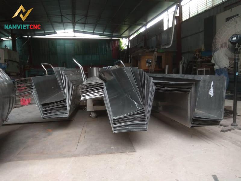 Máng tôn inox là gì?