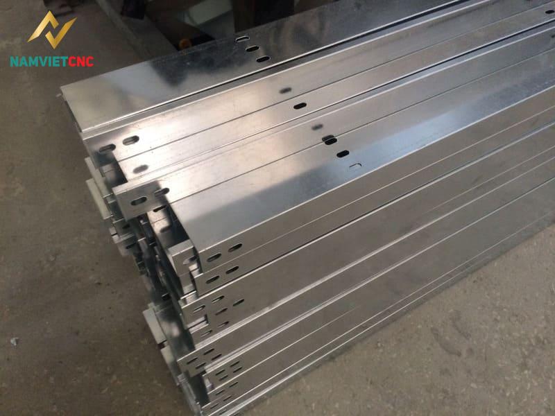 kích thước phổ biến của máng tôn inox