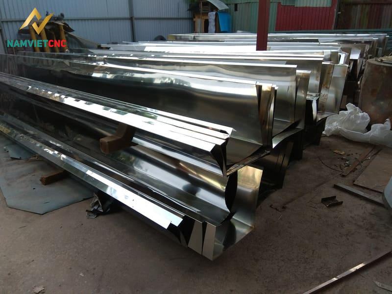 Máng tôn inox - 1